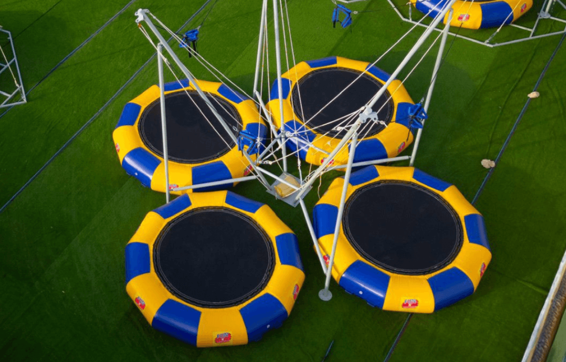 صورة ترامبولين بنجي ٤ أشخاص