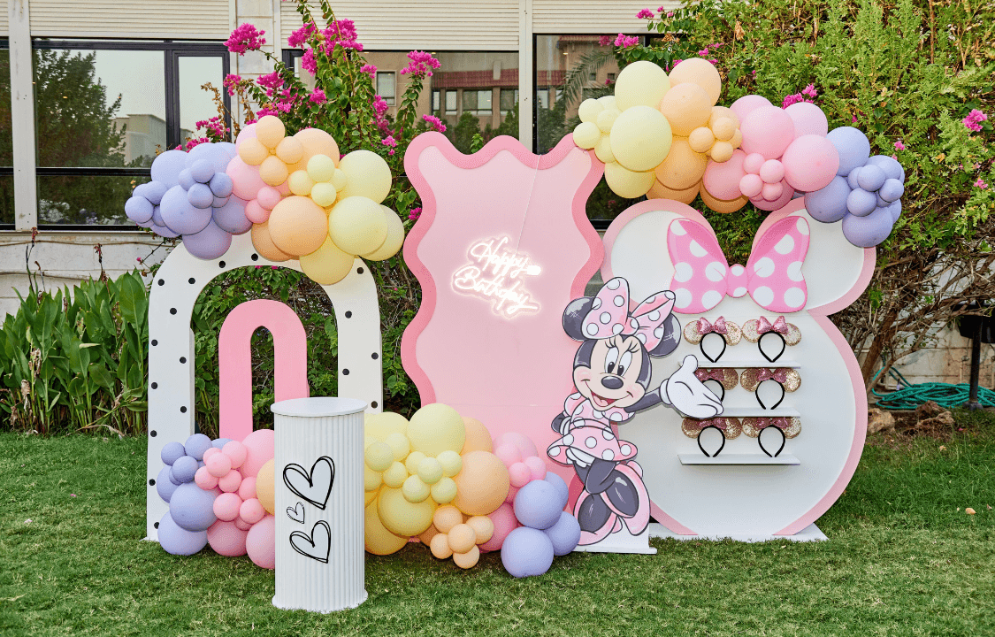 Cover image of home party package: "Minnie Mouse Party Package"