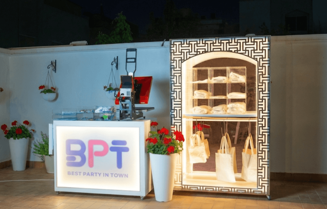 Image of Tote Bag Decoration Station